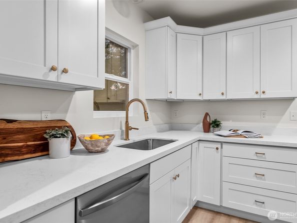 610 W Halladay Street, Seattle WA 98119