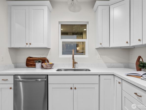 610 W Halladay Street, Seattle WA 98119