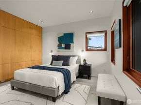 1527 E Howe Street, Seattle WA 98112