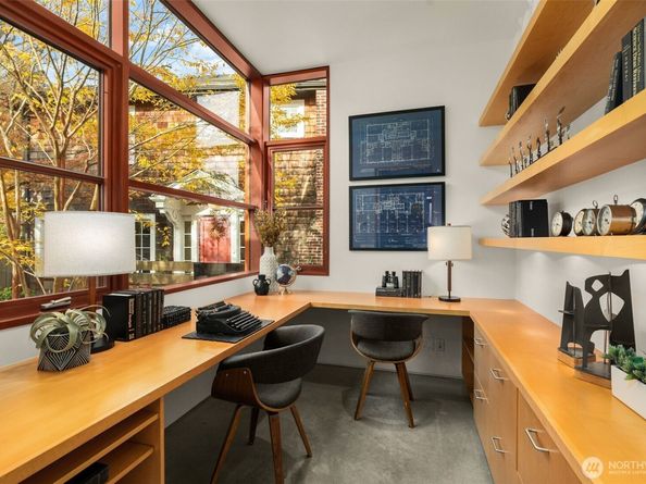 1527 E Howe Street, Seattle WA 98112