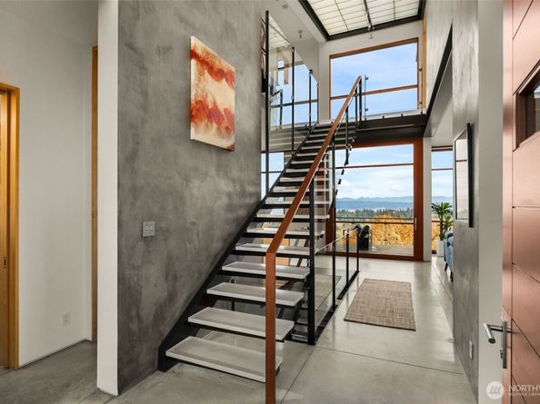 1527 E Howe Street, Seattle WA 98112