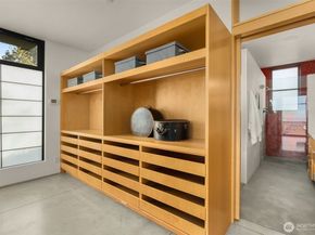 1527 E Howe Street, Seattle WA 98112