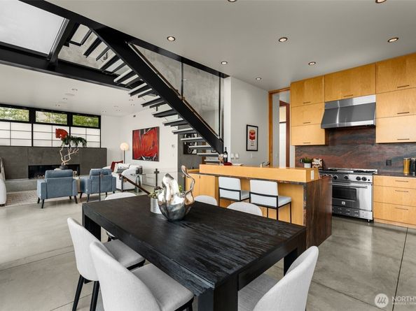 1527 E Howe Street, Seattle WA 98112