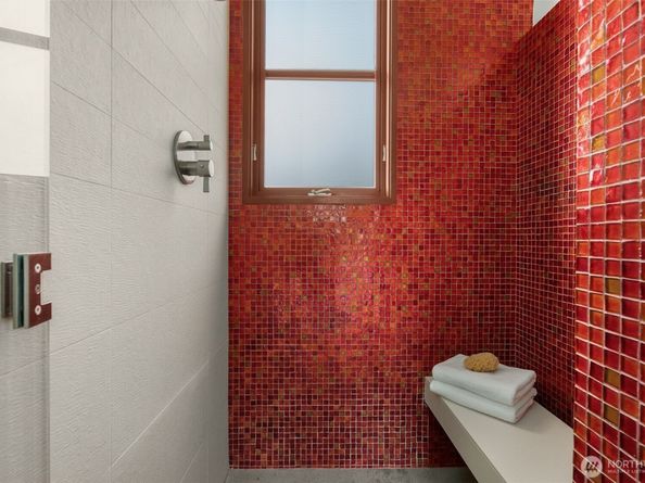 1527 E Howe Street, Seattle WA 98112