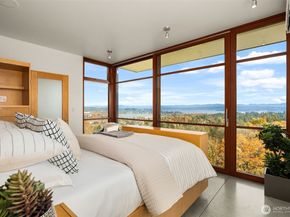 1527 E Howe Street, Seattle WA 98112