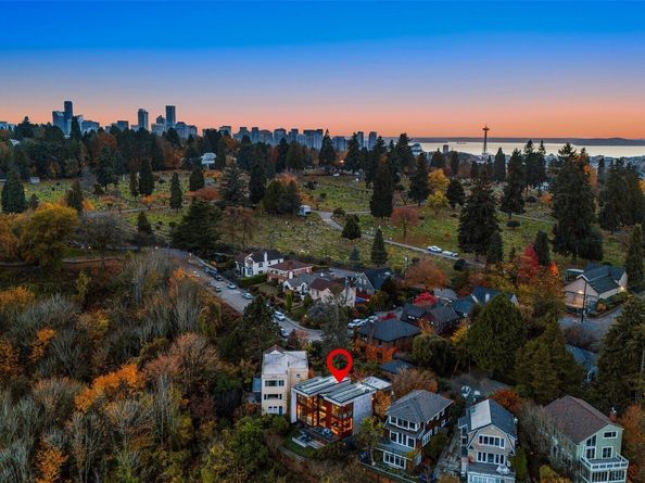 1527 E Howe Street, Seattle WA 98112