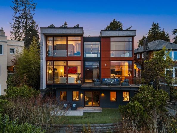 1527 E Howe Street, Seattle WA 98112