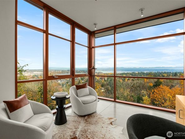 1527 E Howe Street, Seattle WA 98112