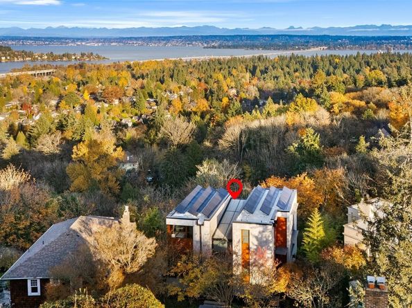 1527 E Howe Street, Seattle WA 98112