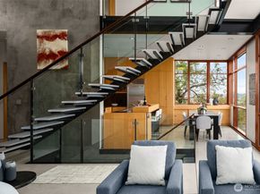 1527 E Howe Street, Seattle WA 98112