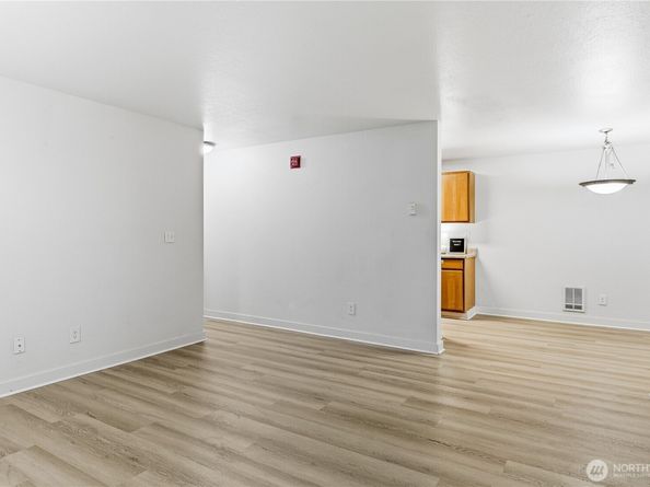 16817 Larch Way D207, Lynnwood WA 98037