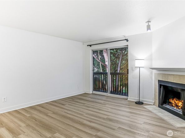 16817 Larch Way D207, Lynnwood WA 98037