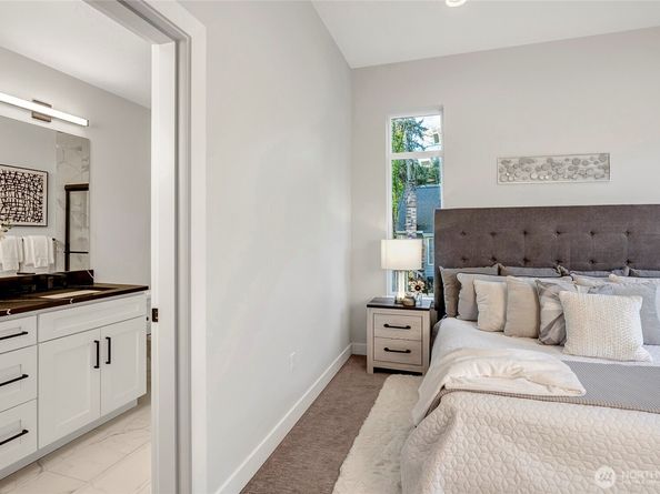 18717 68th Avenue NE 103, Kenmore WA 98028