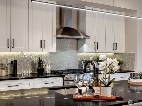 18717 68th Avenue NE 103, Kenmore WA 98028