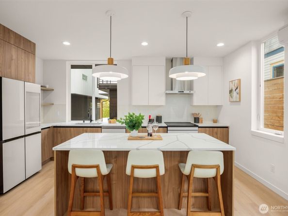 1227 B N 48th Street, Seattle WA 98103
