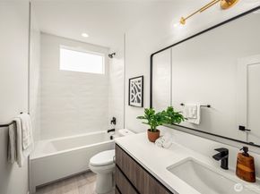 1227 B N 48th Street, Seattle WA 98103