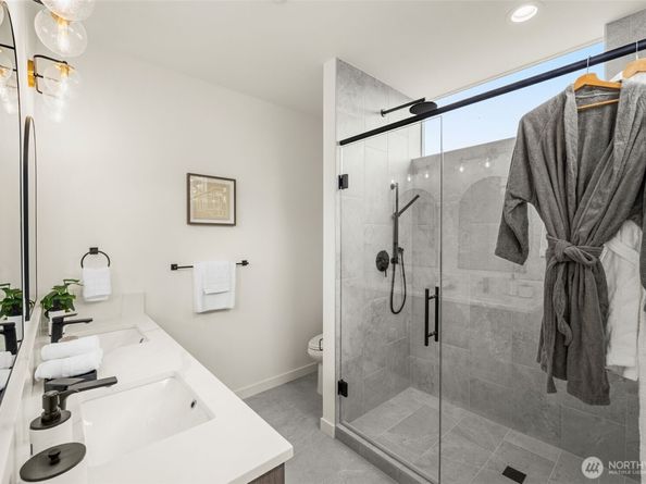 1227 B N 48th Street, Seattle WA 98103