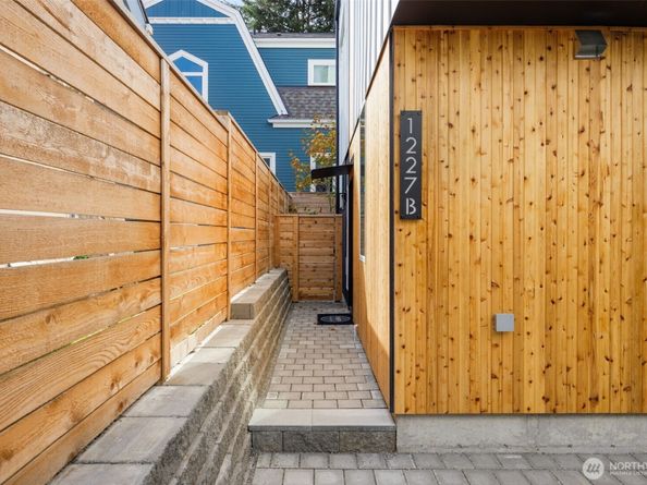 1227 B N 48th Street, Seattle WA 98103