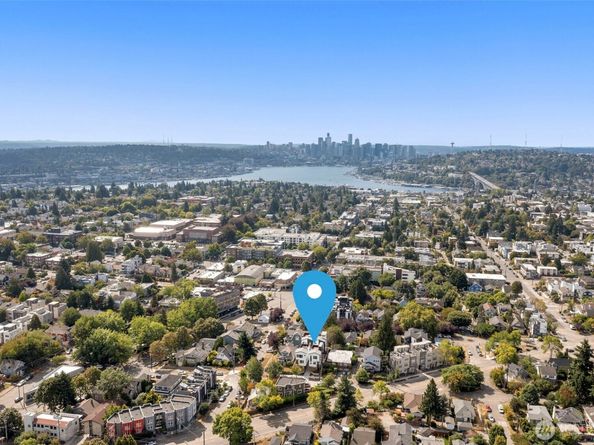 1227 B N 48th Street, Seattle WA 98103