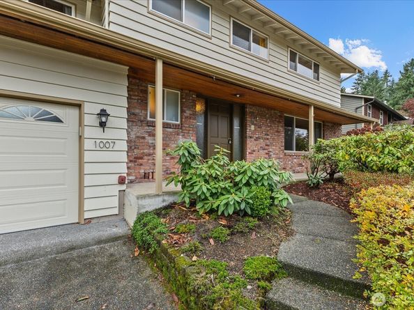 1007 174th Avenue NE, Bellevue WA 98008