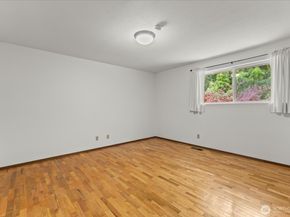 1007 174th Avenue NE, Bellevue WA 98008