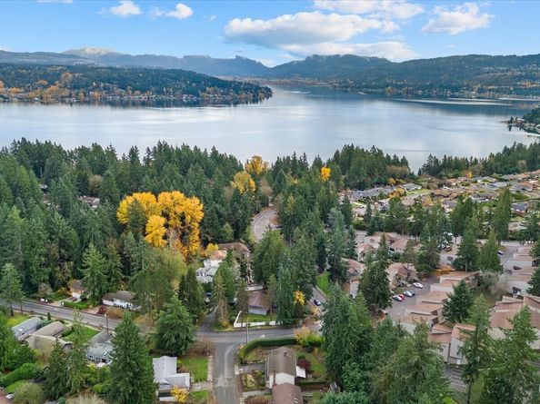 1007 174th Avenue NE, Bellevue WA 98008