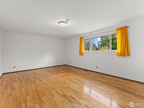 1007 174th Avenue NE, Bellevue WA 98008