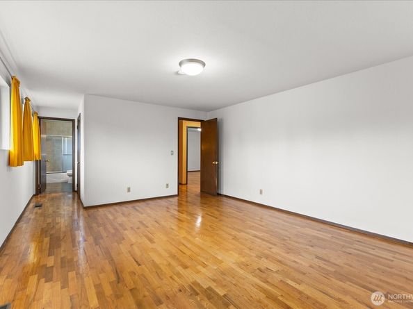 1007 174th Avenue NE, Bellevue WA 98008