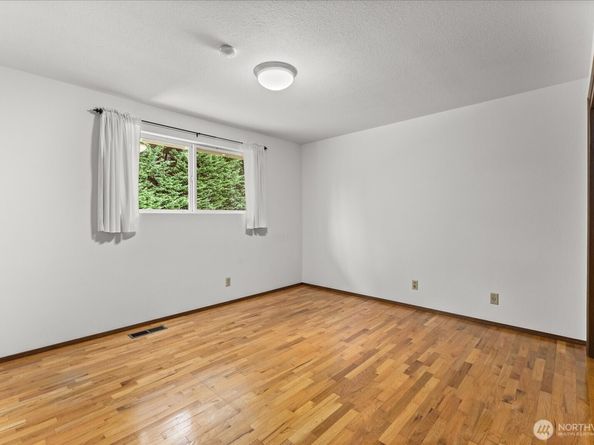 1007 174th Avenue NE, Bellevue WA 98008