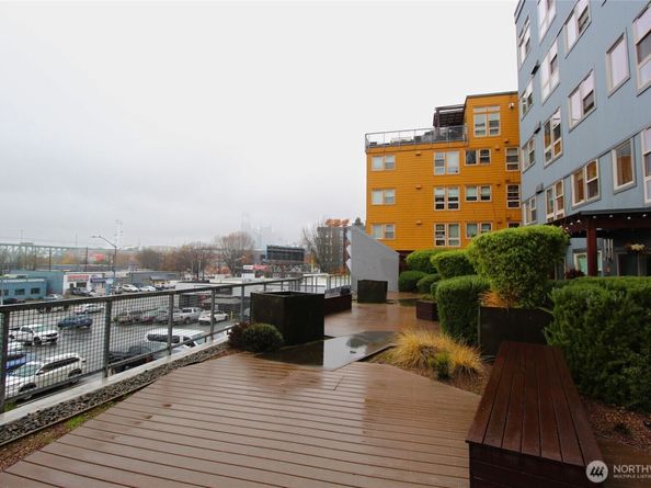 827 Hiawatha Place S 406, Seattle WA 98144