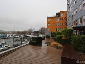 827 Hiawatha Place S 406, Seattle WA 98144