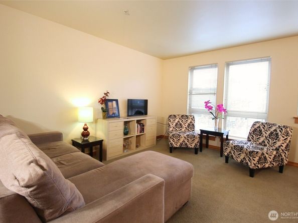 827 Hiawatha Place S 406, Seattle WA 98144