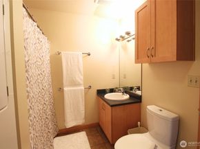 827 Hiawatha Place S 406, Seattle WA 98144