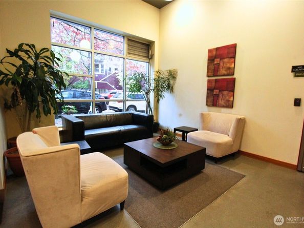 827 Hiawatha Place S 406, Seattle WA 98144