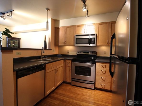 827 Hiawatha Place S 406, Seattle WA 98144