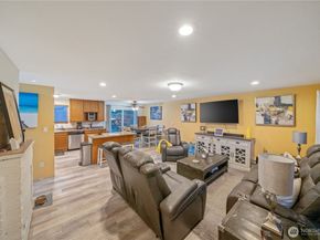 20827 59th Place W, Lynnwood WA 98036