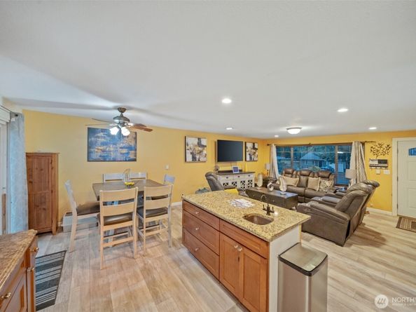 20827 59th Place W, Lynnwood WA 98036