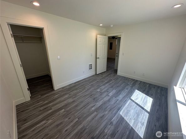 7041 E Washington Street, Port Orchard WA 98366