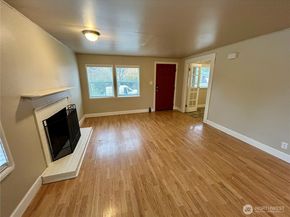 18303 9th Avenue NE, Shoreline WA 98155