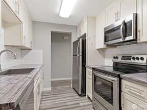 8621 25th Avenue SW B, Seattle WA 98106