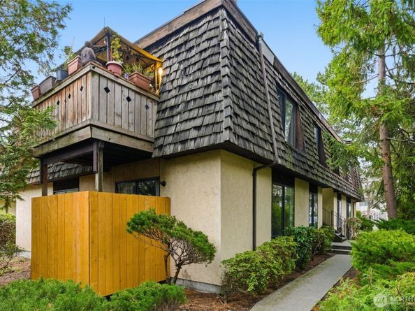 8621 25th Avenue SW B, Seattle WA 98106