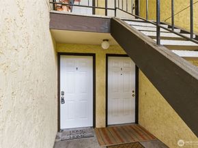 8621 25th Avenue SW B, Seattle WA 98106