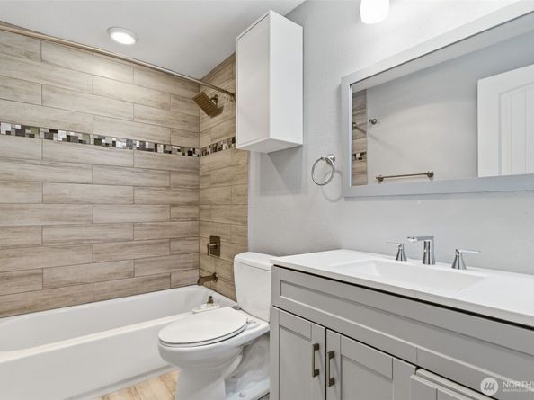 8621 25th Avenue SW B, Seattle WA 98106