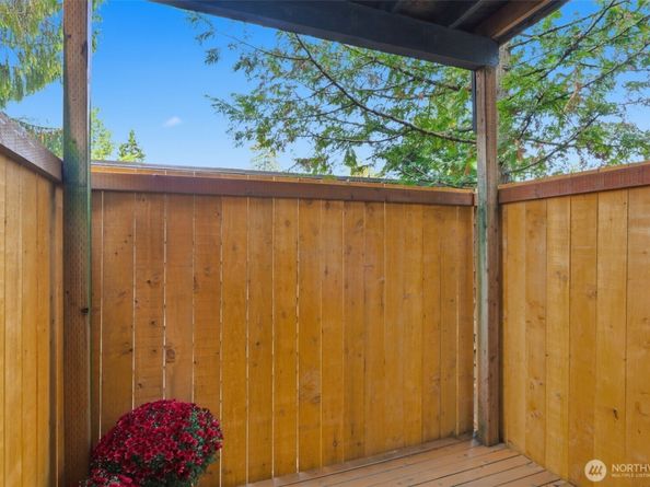 8621 25th Avenue SW B, Seattle WA 98106