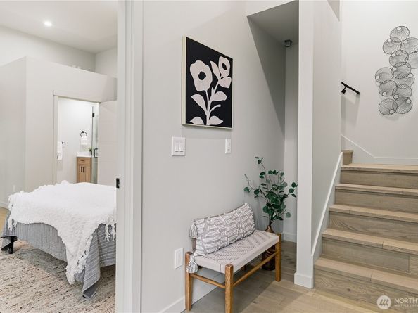 11831 59th Avenue S A, Seattle WA 98178