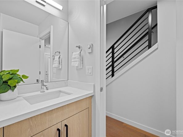 105 E NW 39th Street, Seattle WA 98107