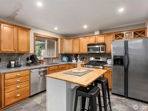 203 NE Alnus Way, Bremerton WA 98310