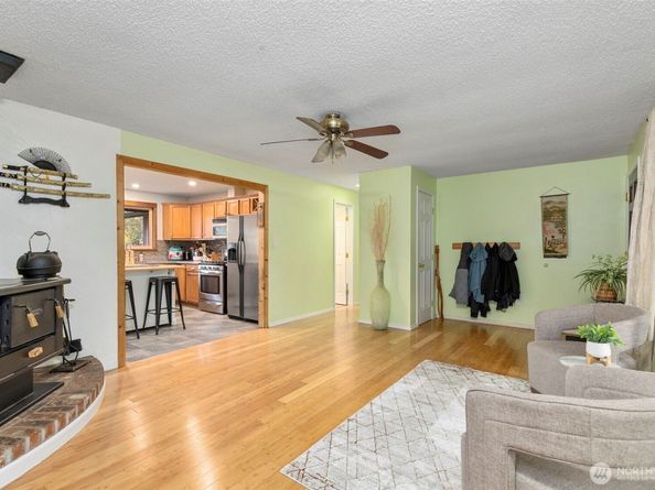 203 NE Alnus Way, Bremerton WA 98310