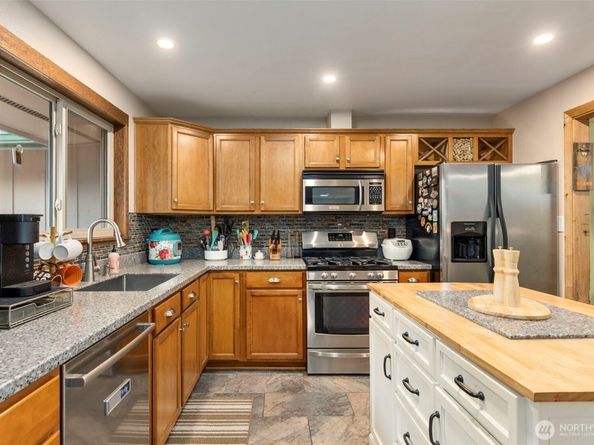 203 NE Alnus Way, Bremerton WA 98310