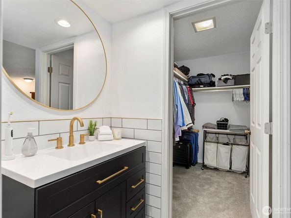 203 NE Alnus Way, Bremerton WA 98310